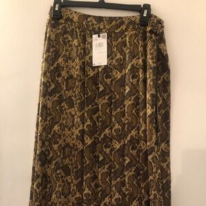Mango Lightweight snake skirt. Flowy fabric. Pleated design, Size M, New.
